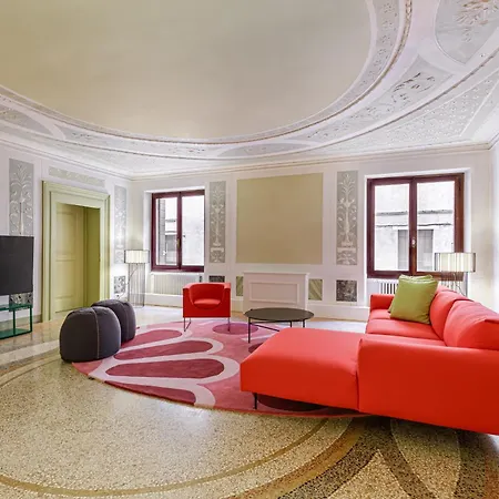 Palazzo Dei Fiori By Mate Venice