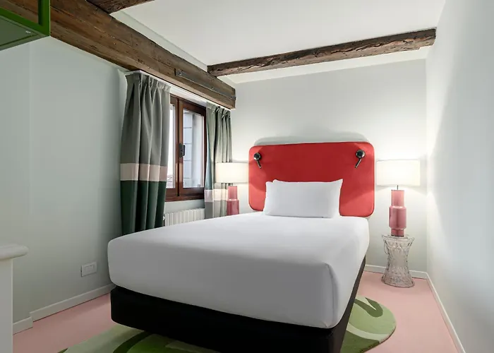 Palazzo Dei Fiori By Mate Daire *